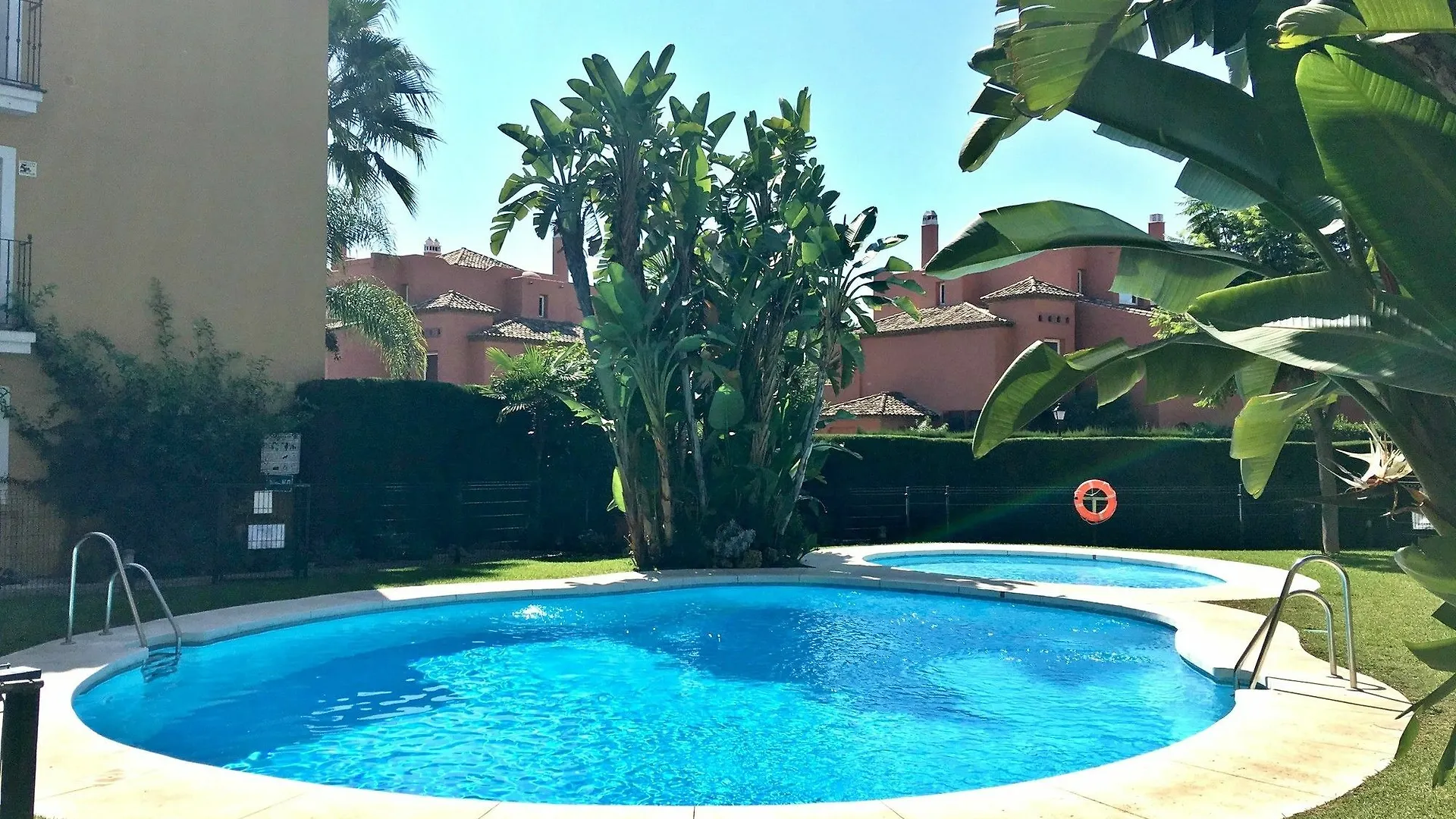 אסטפונה Sky Sea Holidays Puerto Banus ספרד